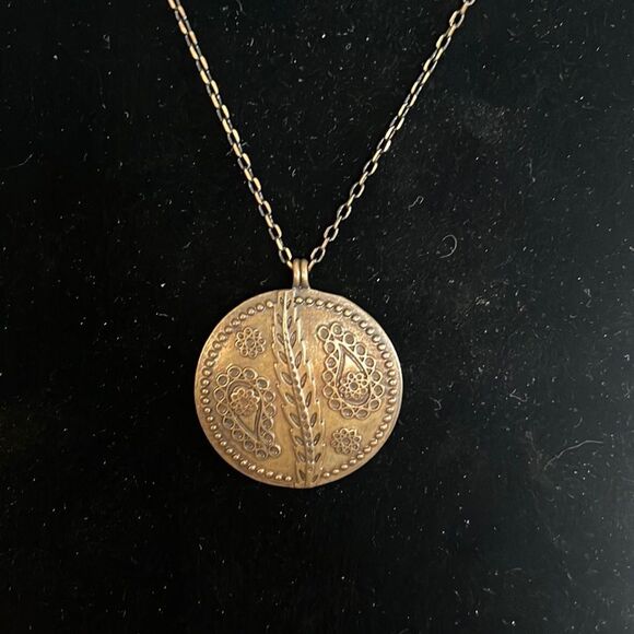 Handcrafted Round Pendant Necklace - Gold Tone - Picture 1 of 3